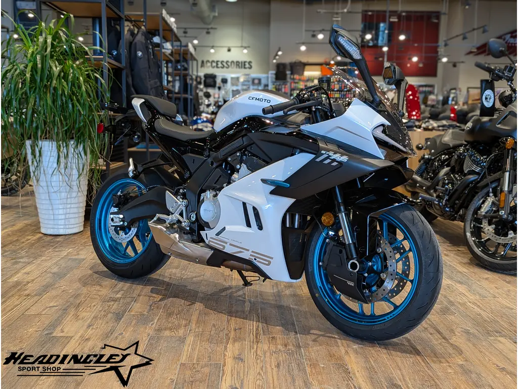 2026 CFMOTO 675SS // Nebula White 