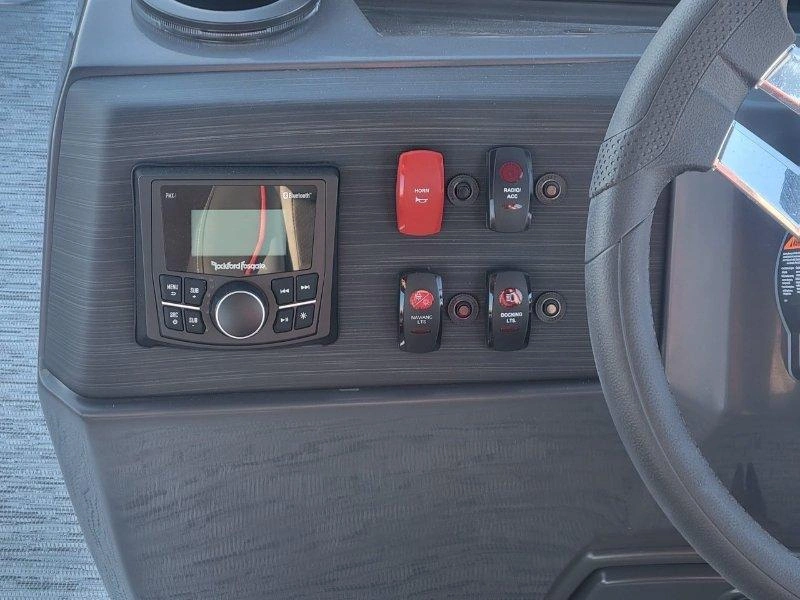 Bennington Marine 21s Swingback Sport 3t Rouge 2026 alt