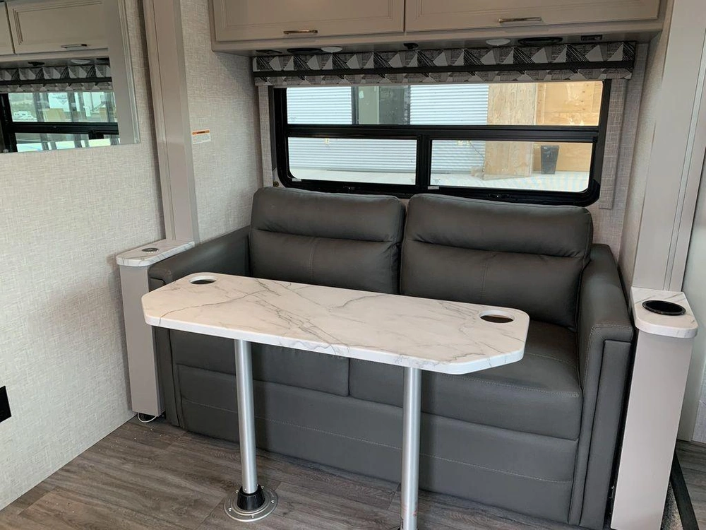 2024 Thor Motor Coach Vegas 24.1 alt