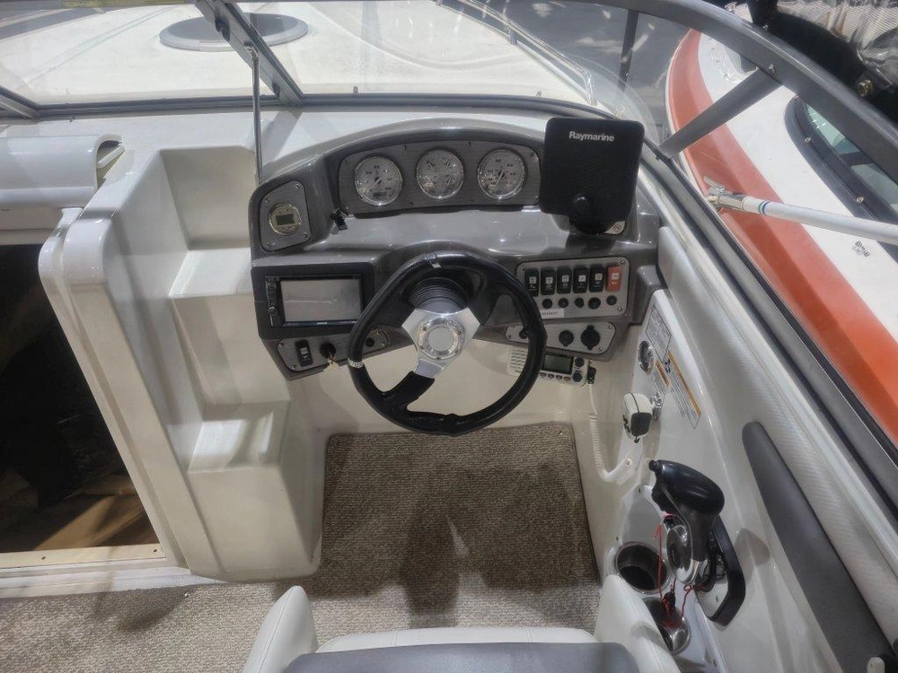 Rinker Boat Co 220 Mtx Cuddy 2011 alt