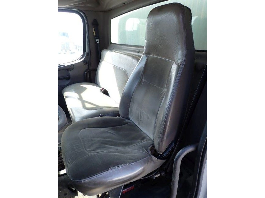 Freightliner M2106 2005