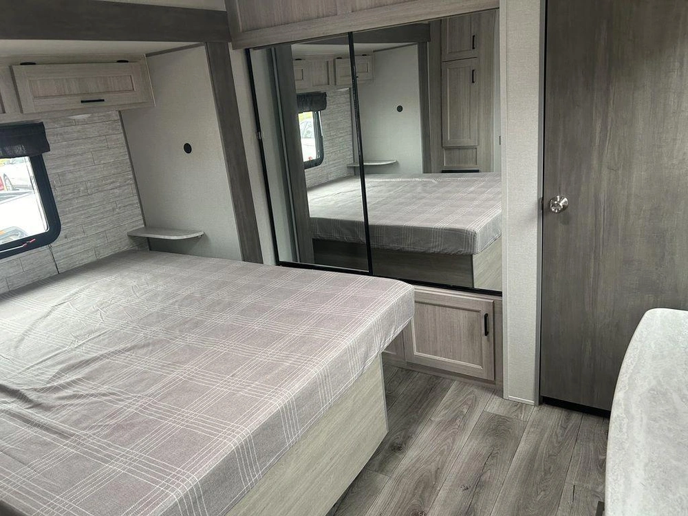 2025 Coachmen Legacy Edition 313rlts alt