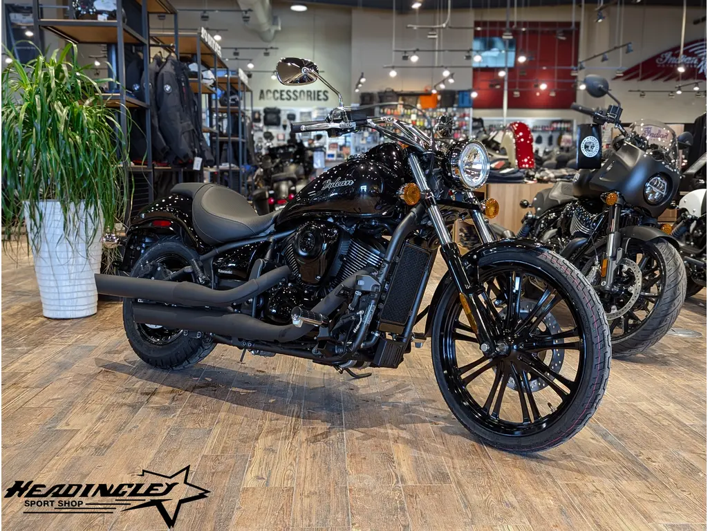 2026 Kawasaki Vulcan 900 Custom // Metallic Spark Black 