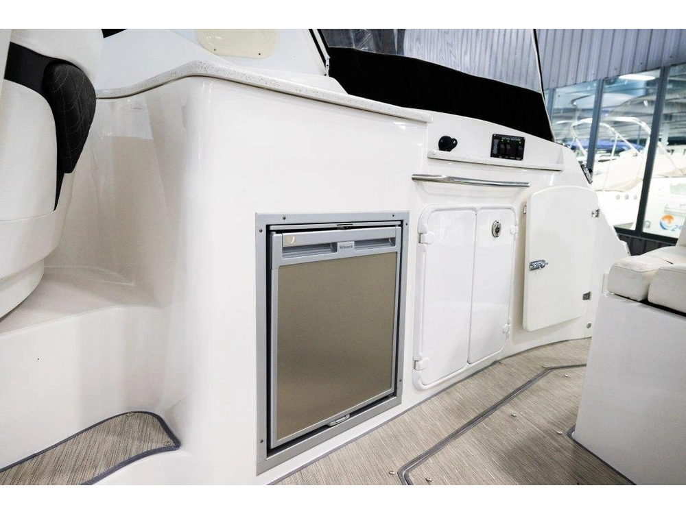 Rinker Boat Co Ex 320 2018 alt