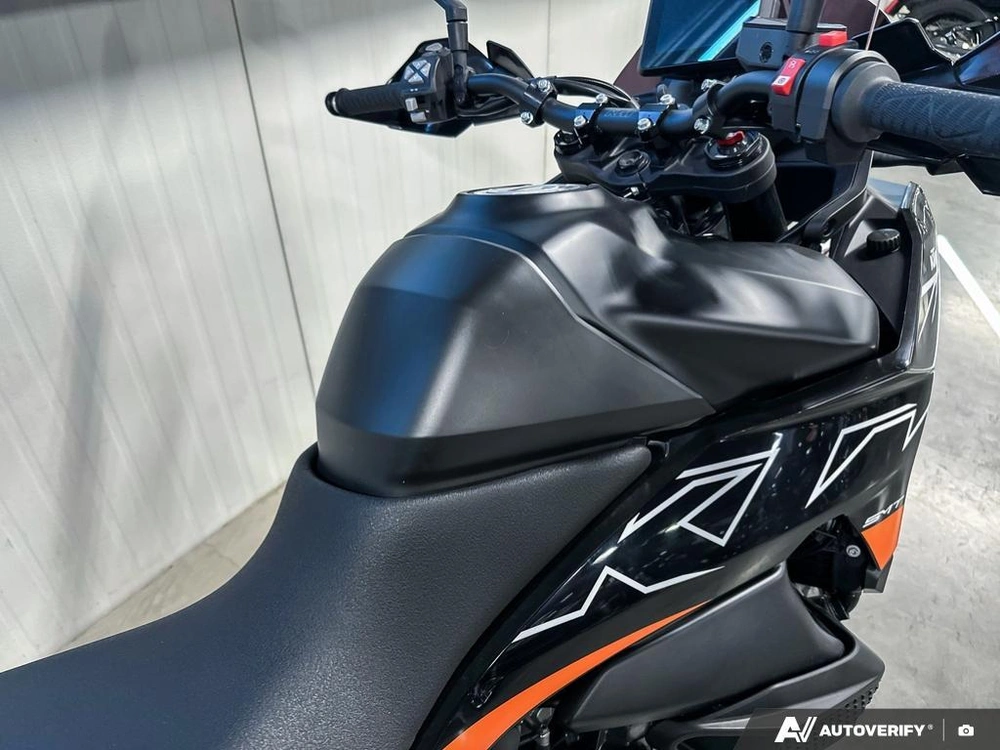 2024 Ktm 890 Smt alt