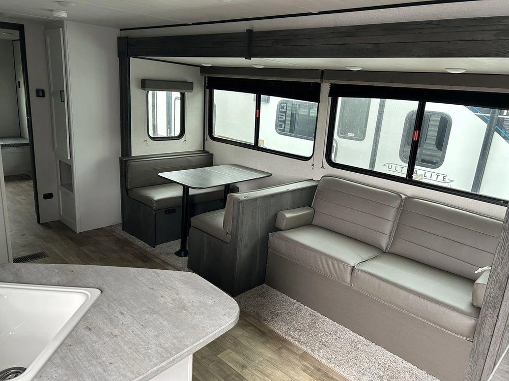 2022 Keystone Rv Hideout 318br alt