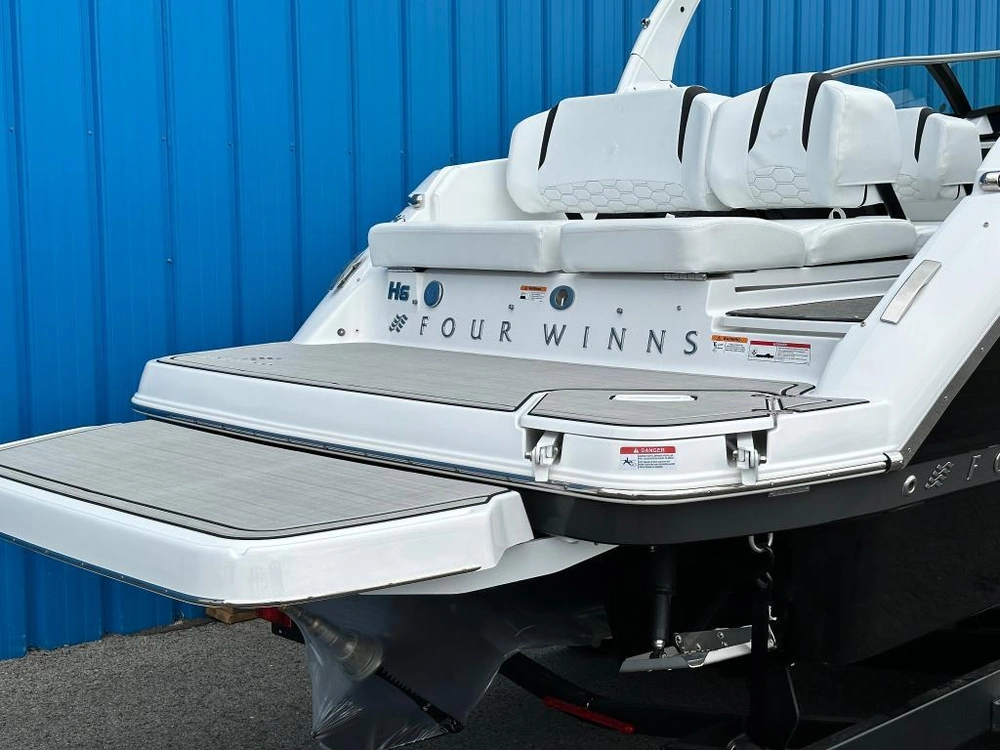 Four Winns H6 Mercruiser 6.2l / Bravo 3 - Demo 2025 alt