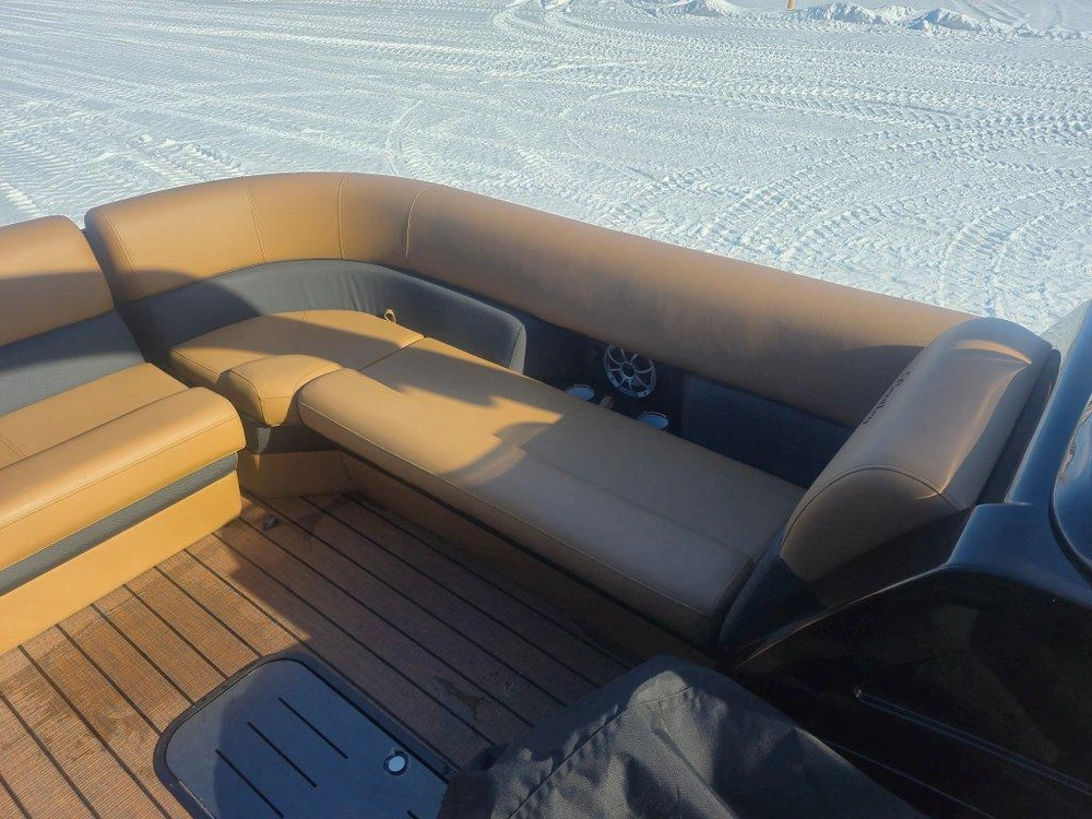 Bentley Elite 253 Swingback 2026 alt