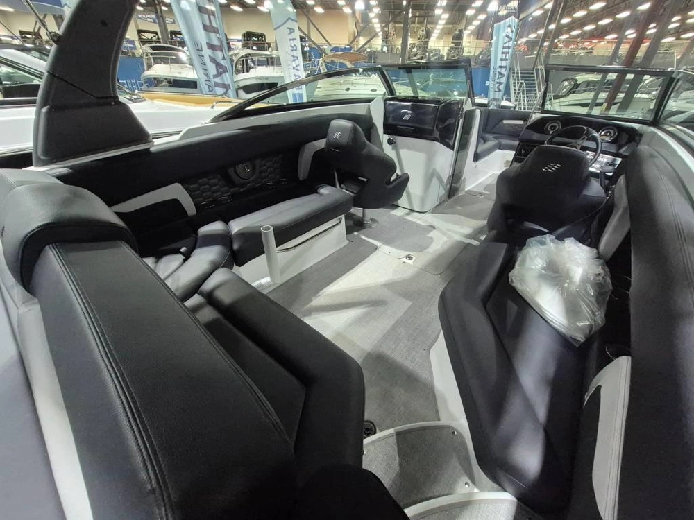 Four Winns Hd8 6.2l/350hp 2026 alt