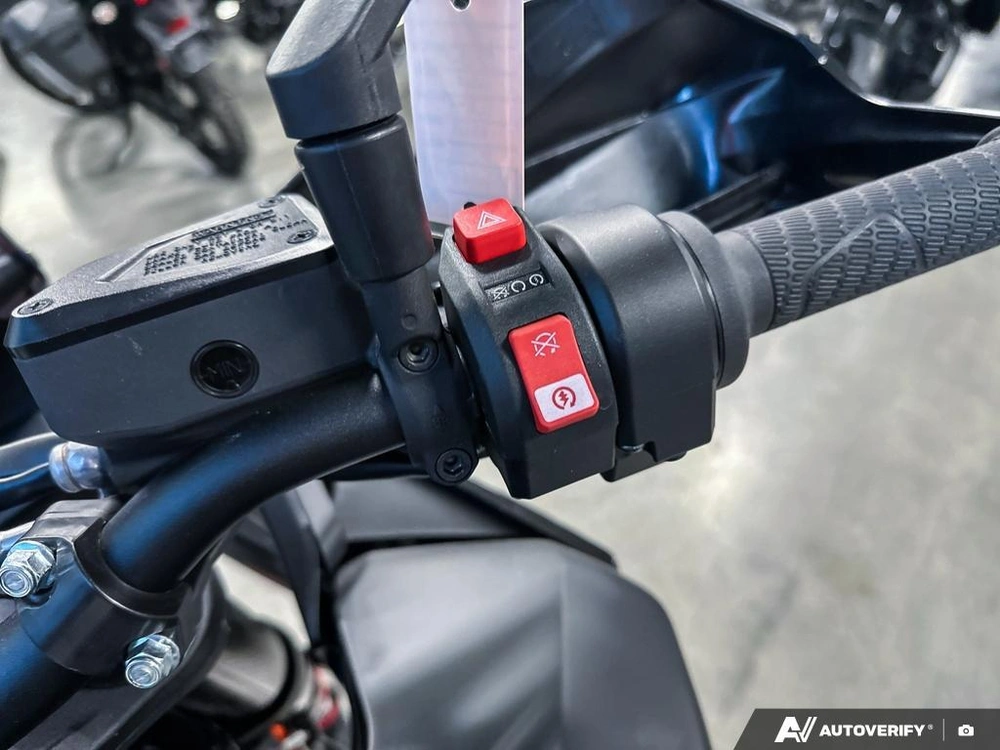 2024 Ktm 890 Smt alt