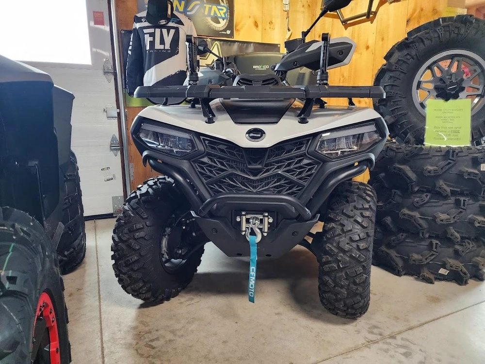 2025 Cfmoto Cforce 500 Pearl White alt