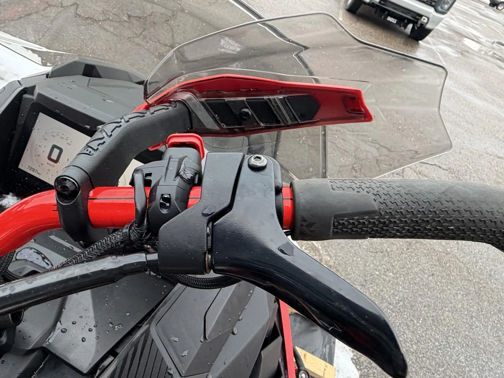 2024 Brp Rave Re 850 E-tec Ice Ripper Xt 1.25" M.s./e.s. W/ 10.25" Touchscreen (can) alt