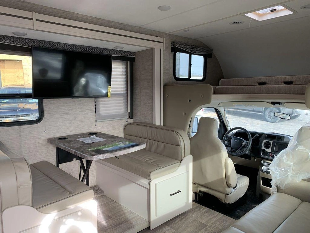 2023 Thor Motor Coach Chateau 28z alt