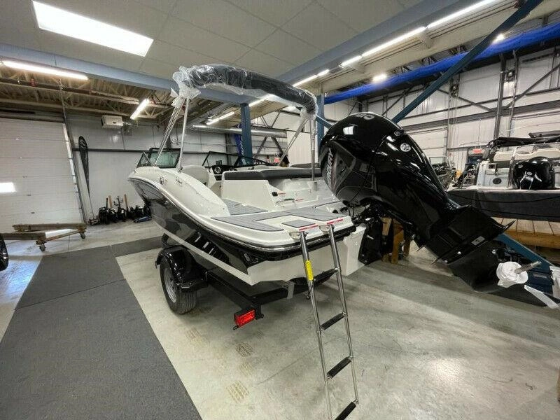 Sea Ray 190 Spo 2021 alt