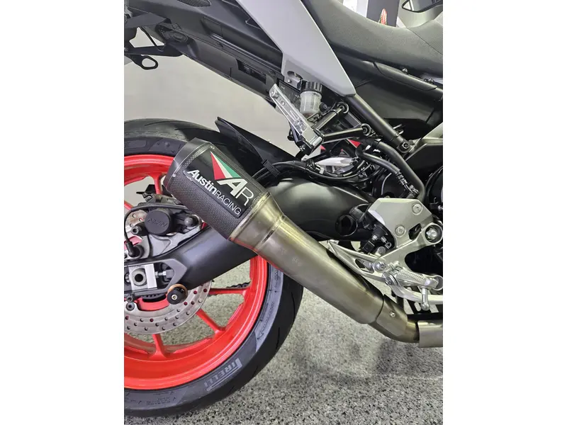 2019 Yamaha MT-09 thumbnail 4