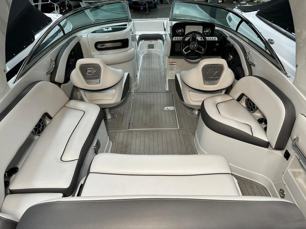 Crownline E 235 2022 alt