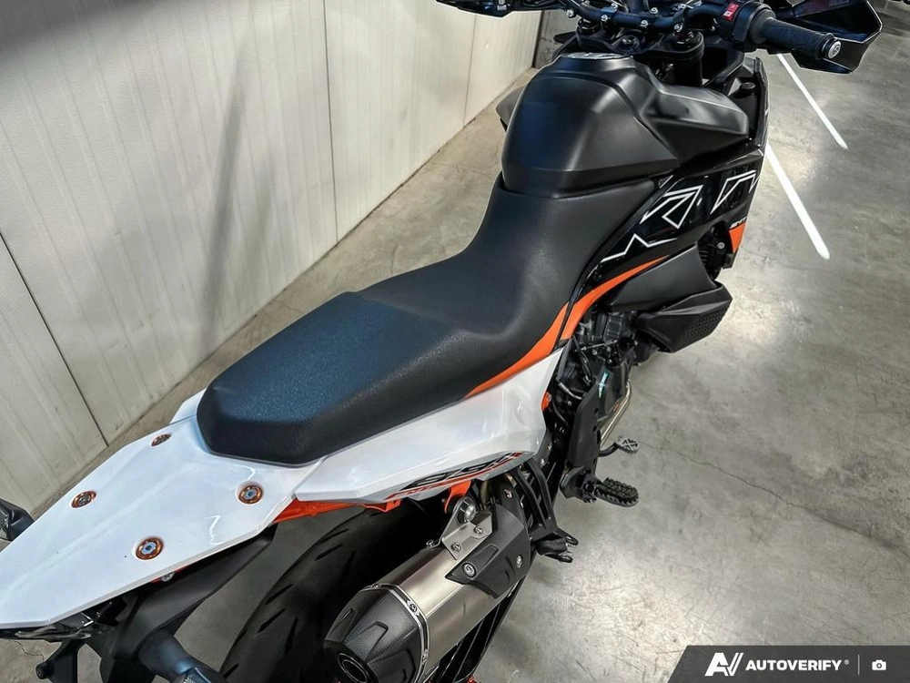 2024 Ktm 890 Smt alt