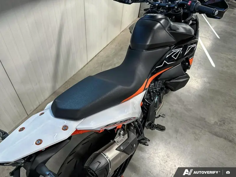 2024 KTM 890 SMT thumbnail 20