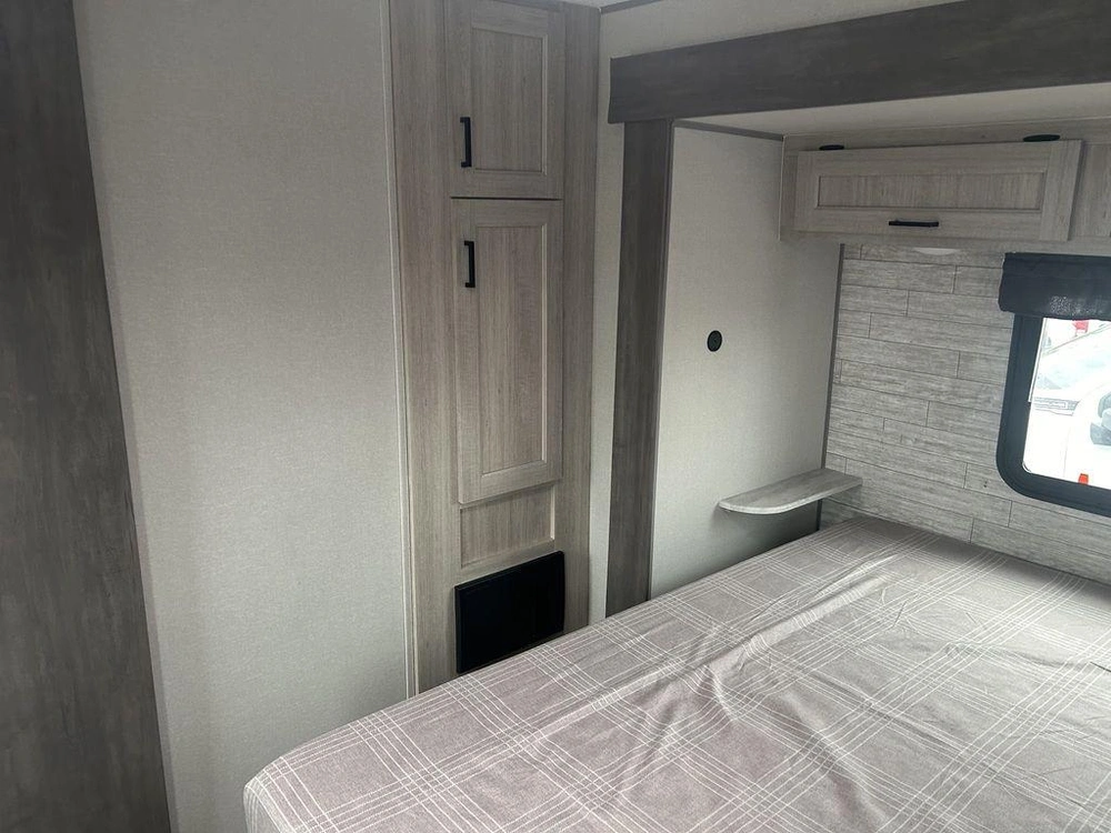 2025 Coachmen Legacy Edition 313rlts alt
