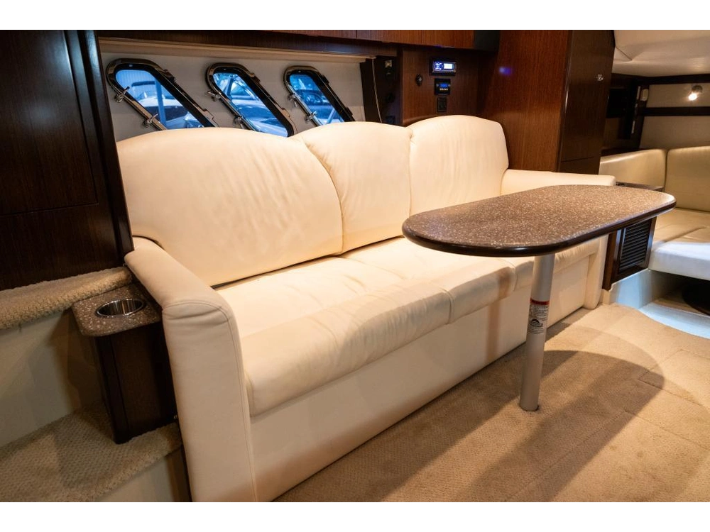 Cruisers Yachts 350 Express 2012 alt