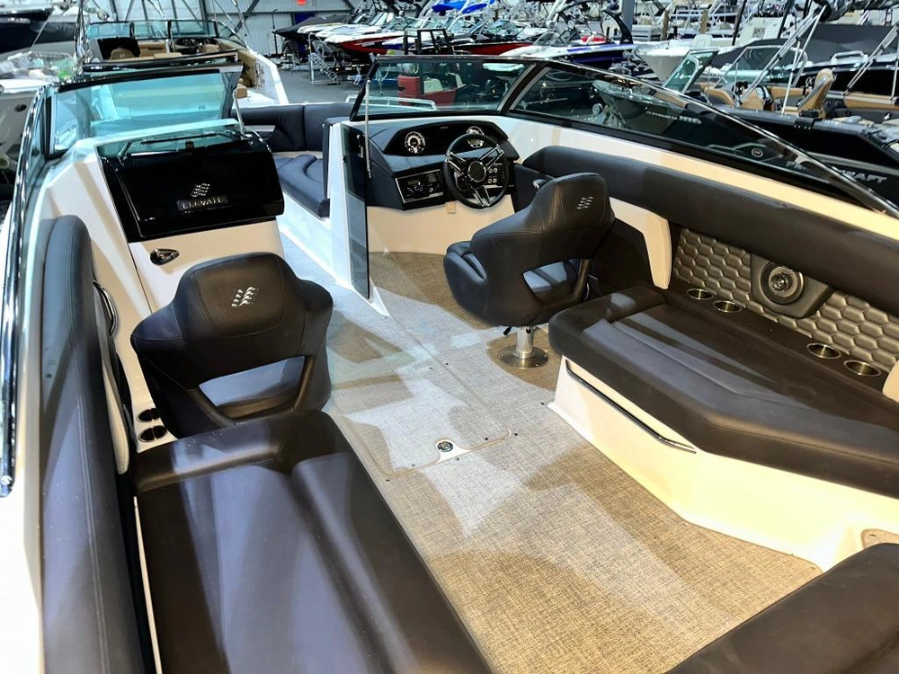 Four Winns Hd8 Mercruiser 6.2l / Bravo 3 2024 alt