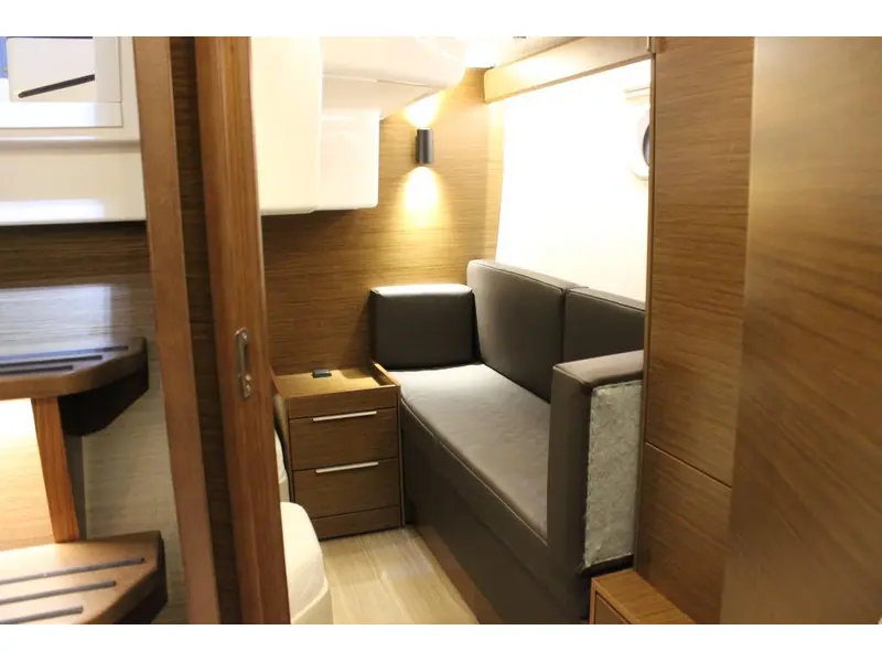 2021 Bavaria Motoryachts S33 HT VOLVO D3-220 EVC thumbnail 18
