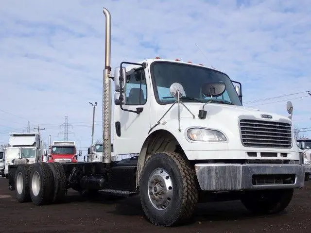 Freightliner M2106 2013