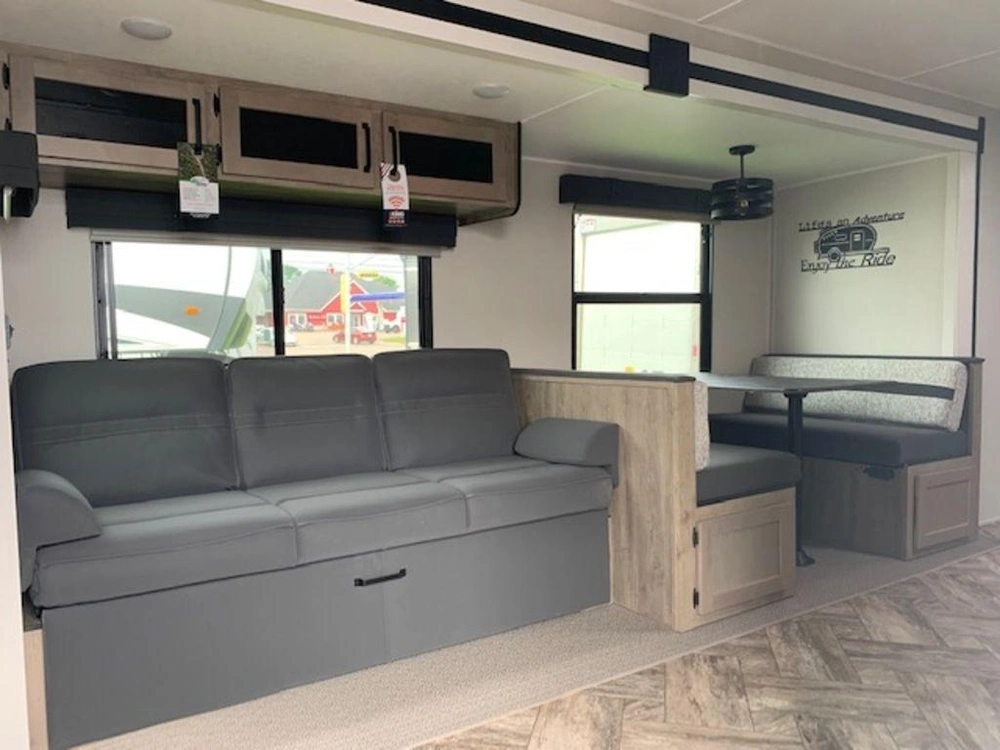 2023 Palomino Puma 27rbds alt