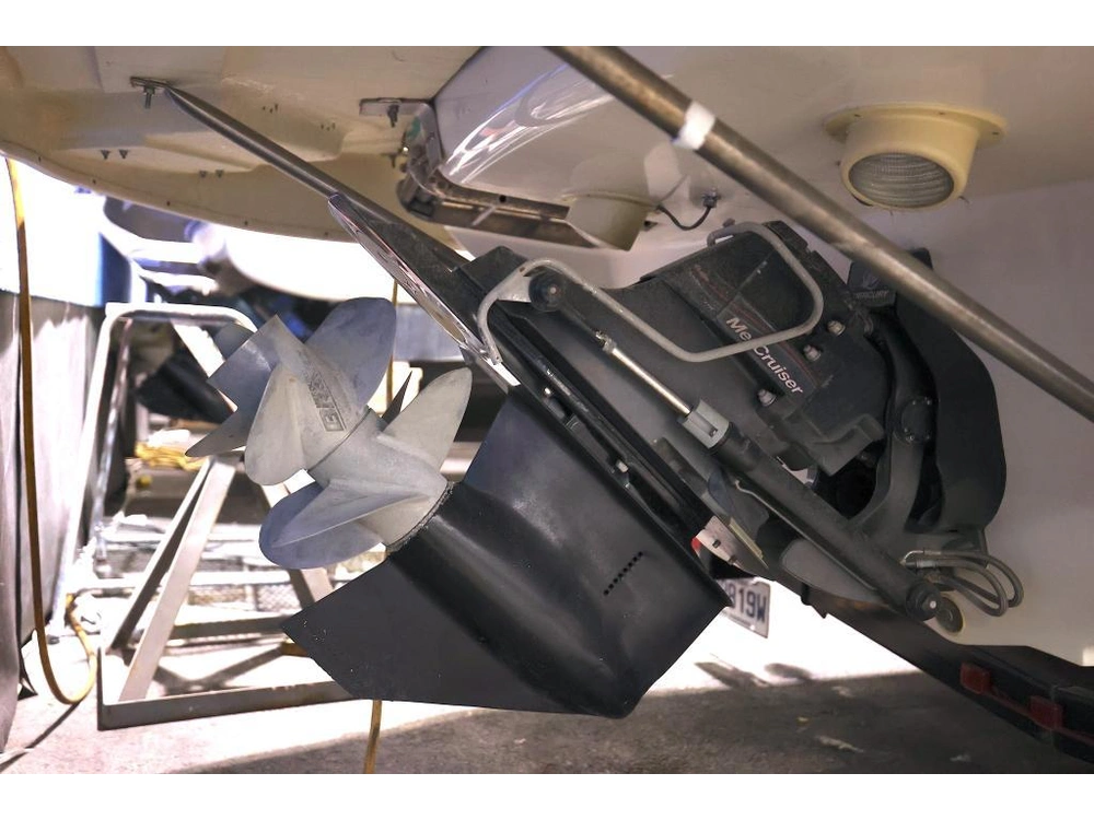 Sea Ray 280 Sundancer Bow Thruster 2012 alt