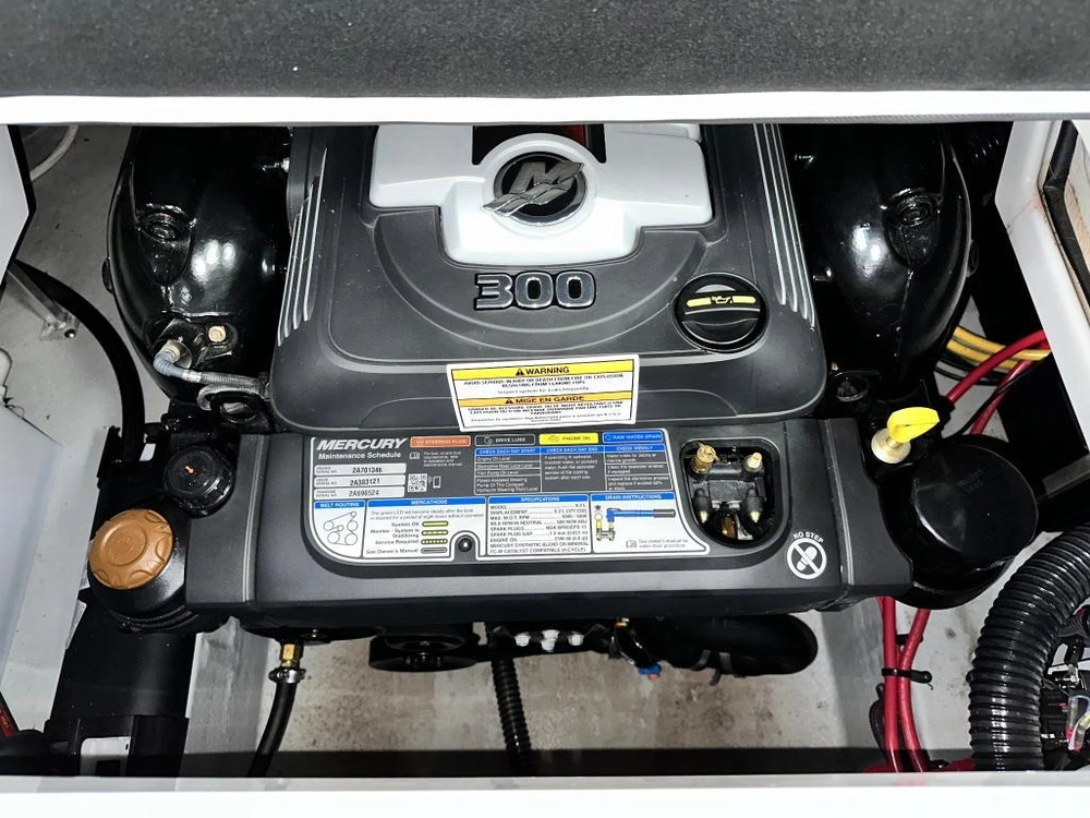 Crownline E 235 2022 alt