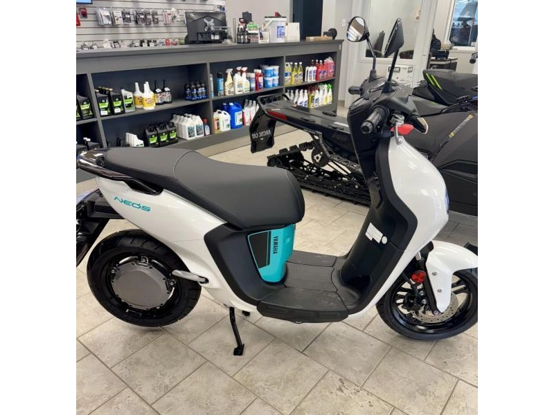 2025 Yamaha Neo's Electric Scooter alt