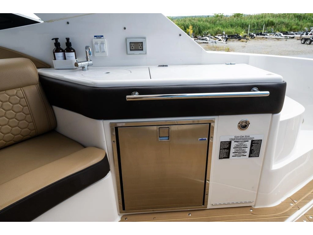 Sea Ray Sundancer 320 2022 alt