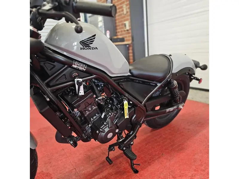 2026 Honda REBEL 300 E-CLUTCH thumbnail 10