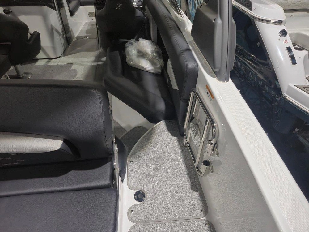 Four Winns Hd8 6.2l/350hp 2026 alt