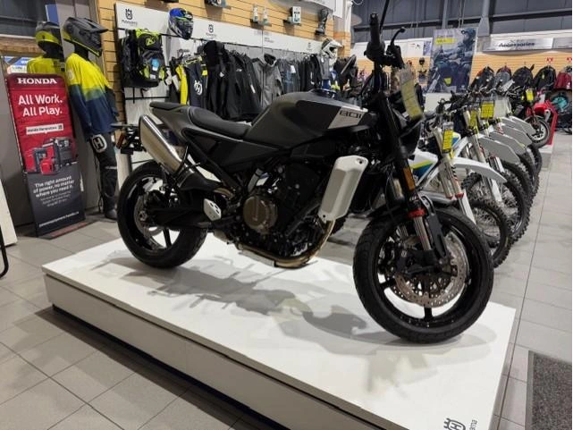 2025 Husqvarna Svartpilen 801 alt