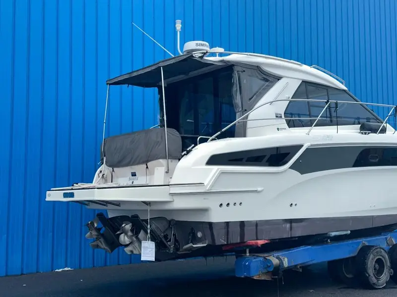 2021 Bavaria Motoryachts S36 COUPE VOLVO D3-220 EVC *SUR RENDEZ-VOUS* thumbnail 4