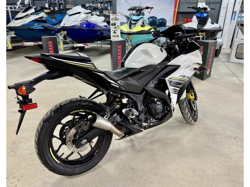 Yamaha R3 2017 alt