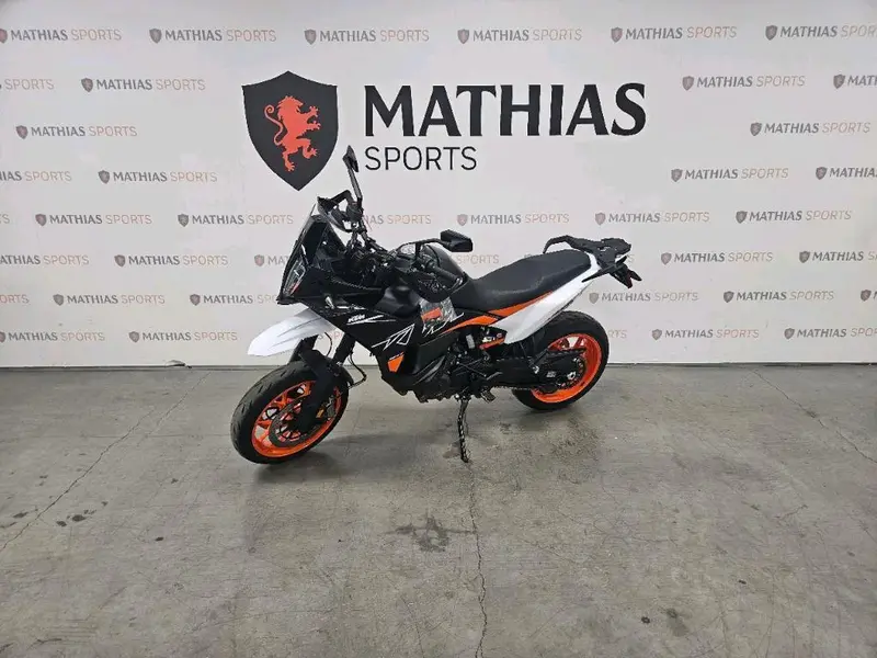 2024 KTM 890 SMT thumbnail 4