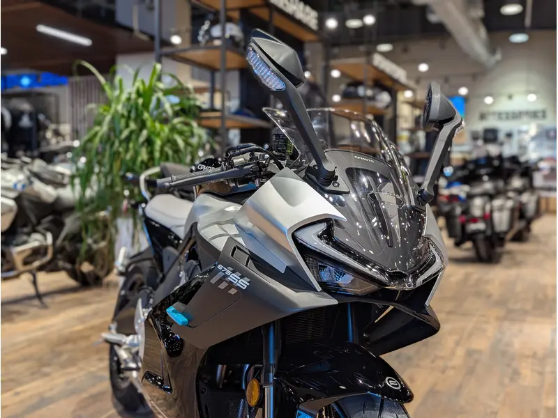 2026 CFMOTO 675SS // Nebula Black thumbnail 3