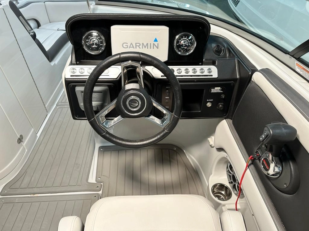 Crownline E 235 2022 alt