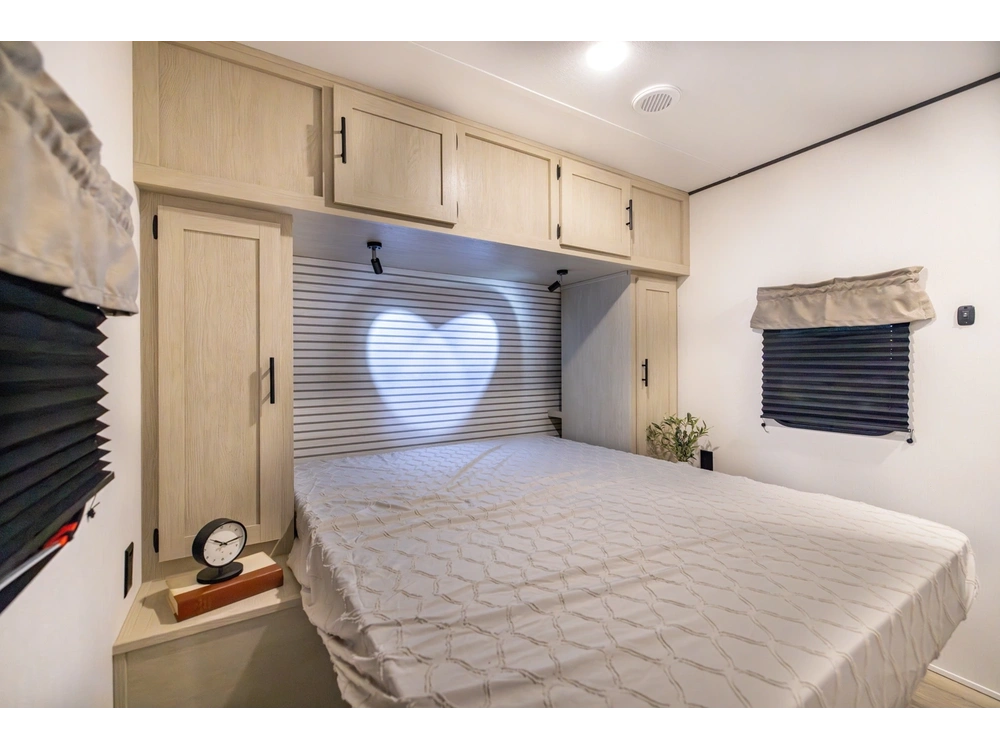 Coachmen Shasta I-5 Edition 527bhs 2026 alt