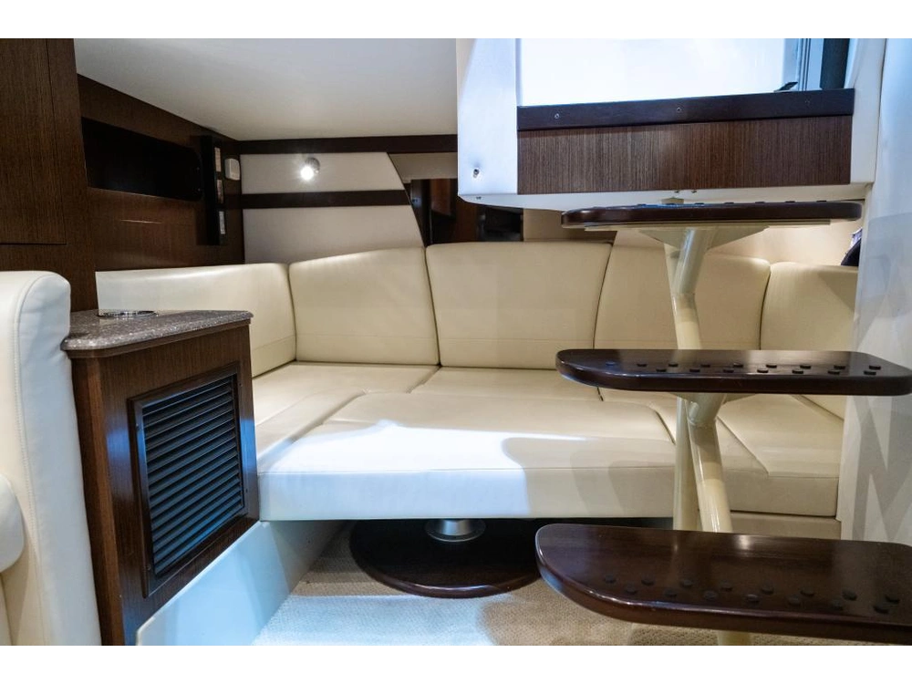 Cruisers Yachts 350 Express 2012 alt