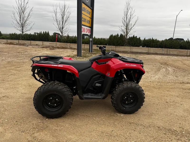 Can-Am OUTLANDER 700 2026