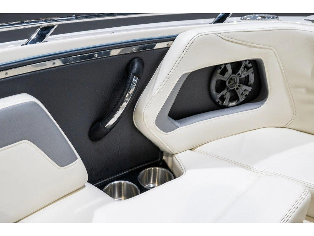 Monterey Boats 214 Ss Br 2014 alt