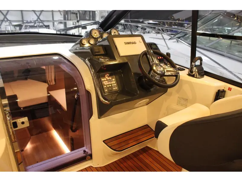 2021 Bavaria Motoryachts S33 HT VOLVO D3-220 EVC thumbnail 9
