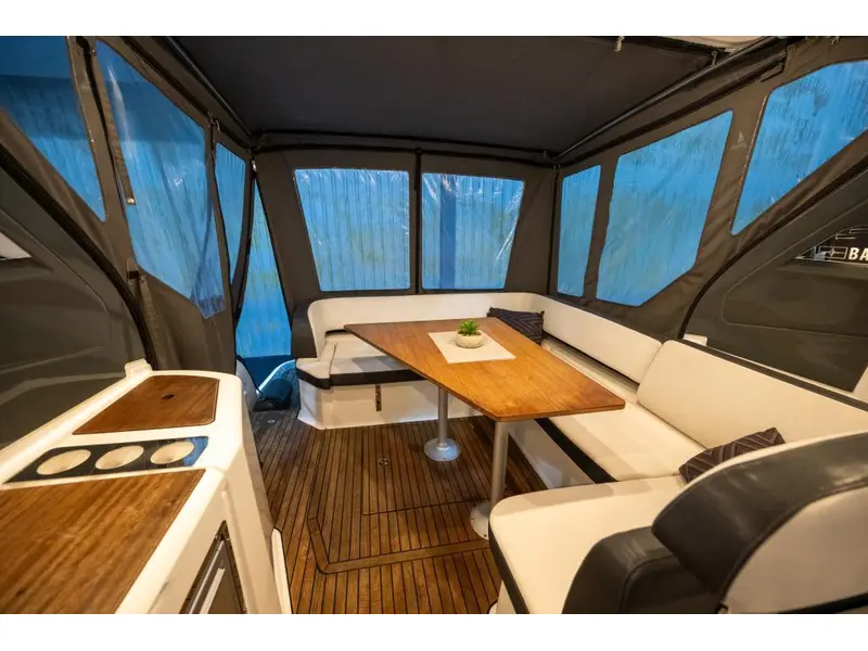 2018 Bavaria Motoryachts S33 HT VOLVO D3-220 thumbnail 7