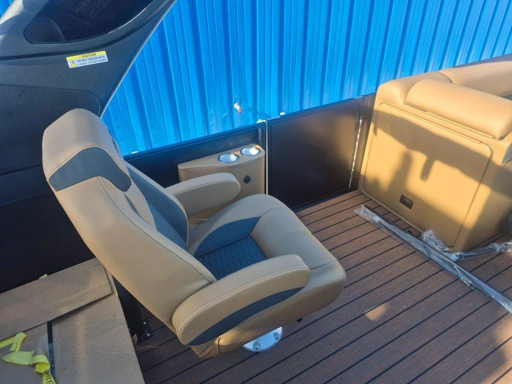 Bentley Elite 253 Swingback 2026 alt