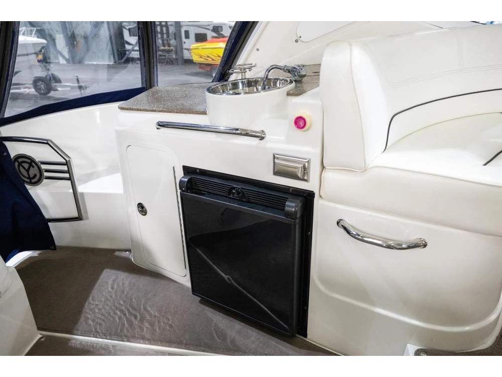 Cruisers Yachts 350 Express 2012 alt