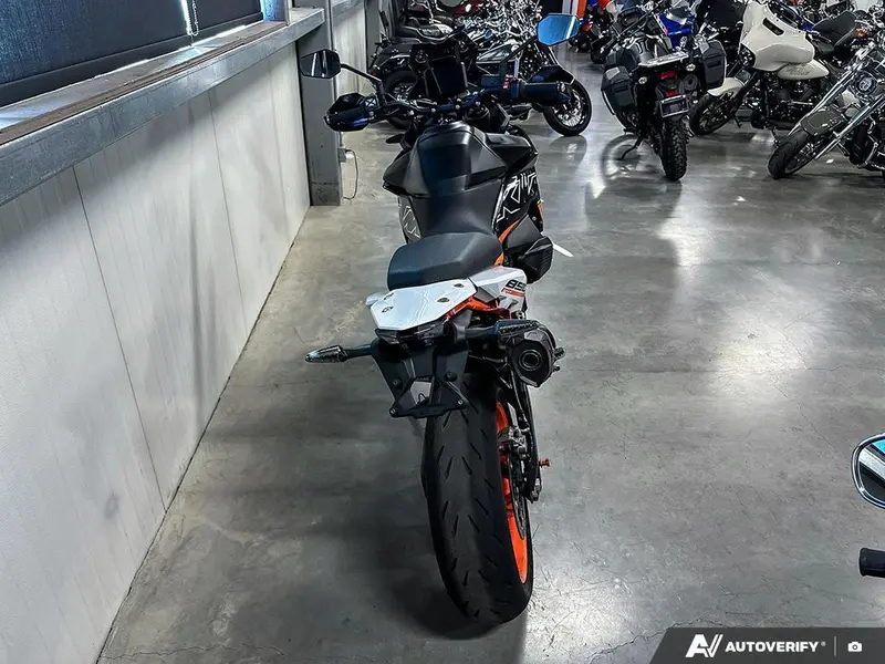 2024 KTM 890 SMT thumbnail 4