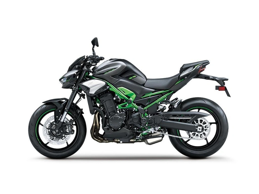 Kawasaki Z900 2025 alt